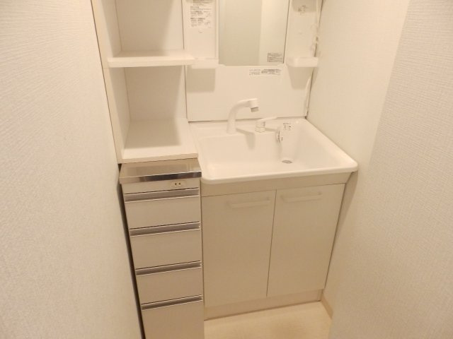 神戸市灘区鹿ノ下通３丁目の賃貸マンションの洗面所