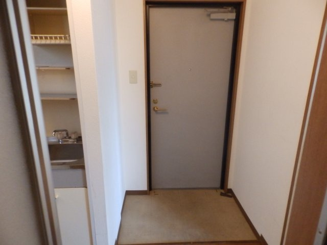 神戸市灘区鹿ノ下通３丁目の賃貸マンションの玄関
