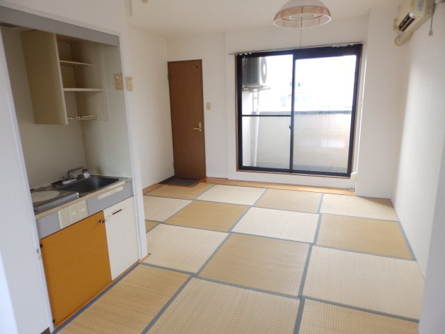 神戸市灘区鹿ノ下通３丁目の賃貸マンションの居間・リビング