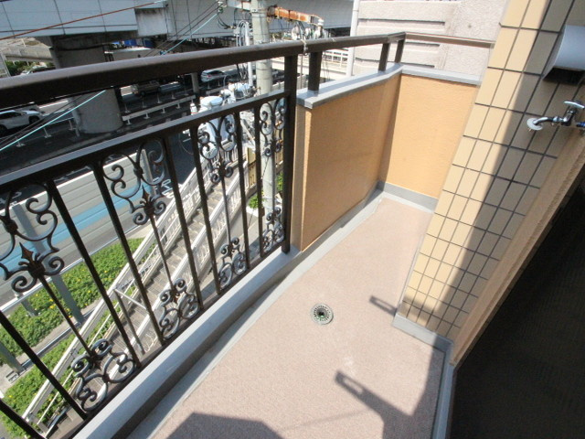 芦屋市浜町の賃貸マンションのバルコニー