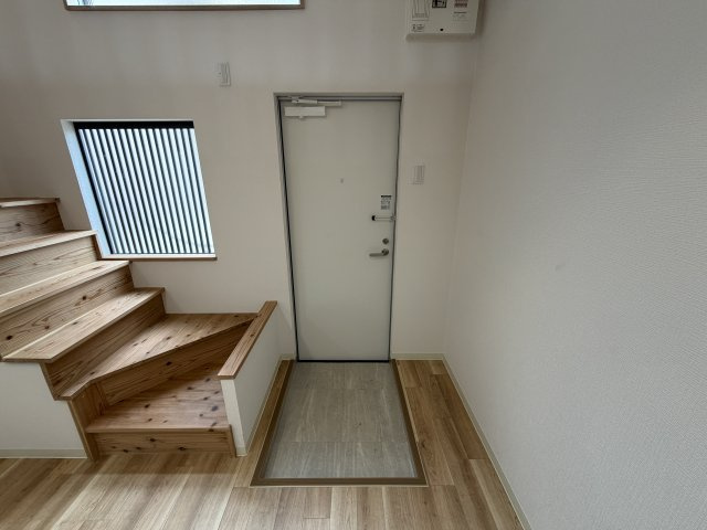 MKハイツの玄関
