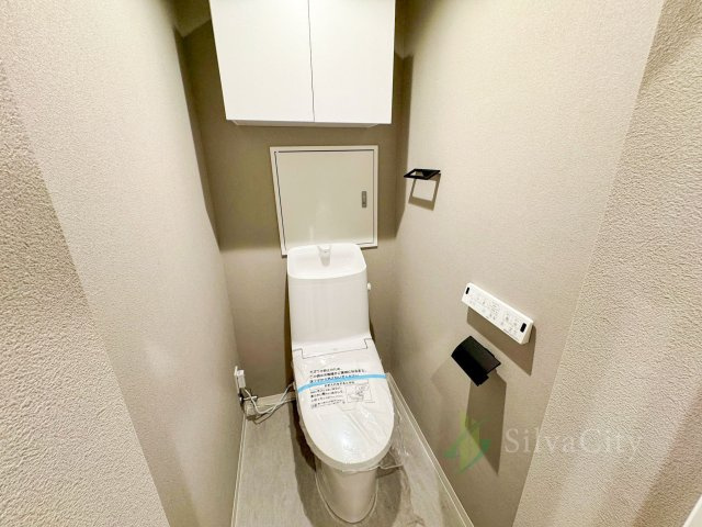 コープ戸山台のトイレ|清潔感と落ち着きに配慮されたトイレスペース。シンプルで洗練された空間が、毎日を快適に支えてくれます。 