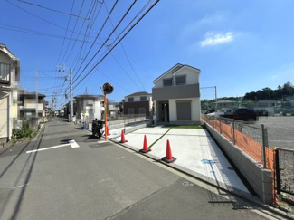 【前面道路含む現地写真】 | 相模原市南区大野台4丁目　全3棟 | 前面道路