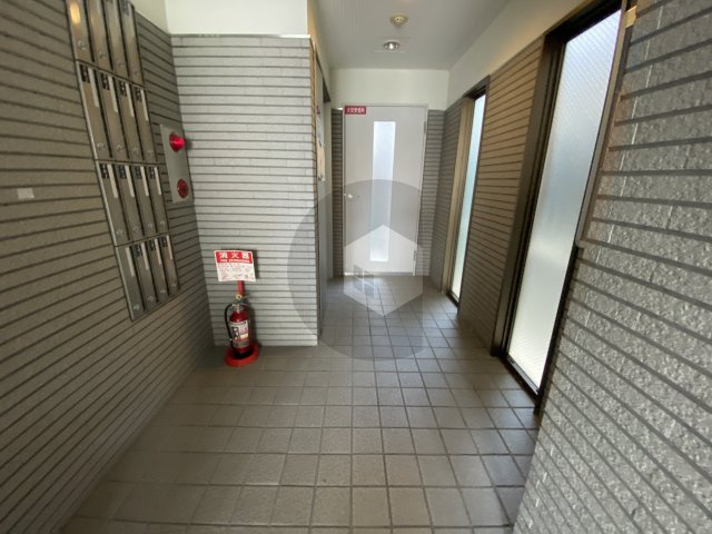 東大阪市高井田本通１丁目の賃貸マンションのロビー