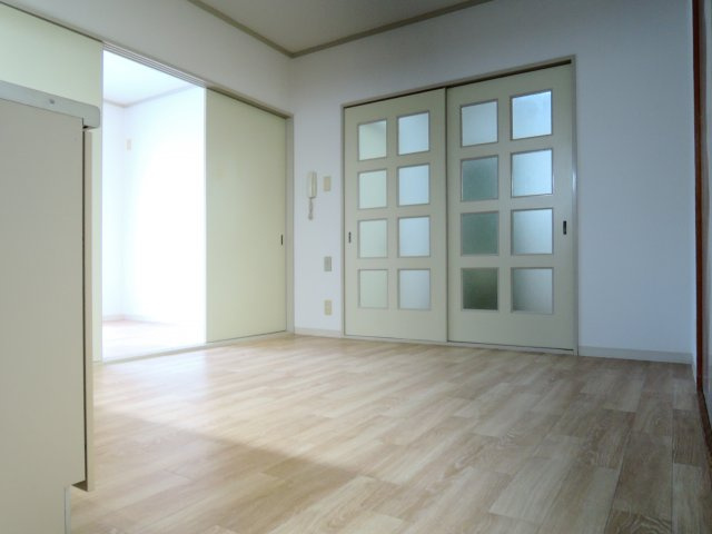 高槻市東五百住町２丁目の賃貸マンションの居間・リビング