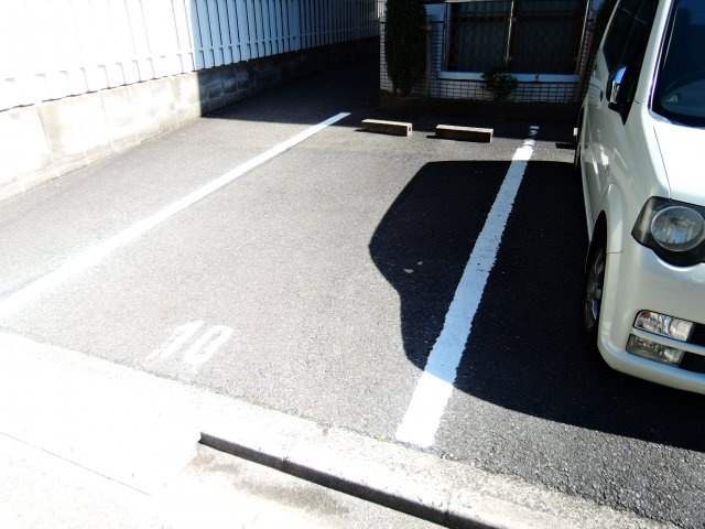 高槻市東五百住町２丁目の賃貸マンションの駐車場