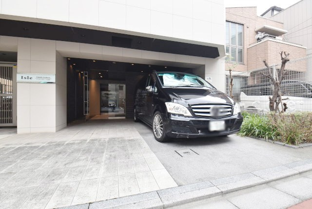 【駐車場】 | アイルカナーレ浅草 | マンションの駐車場スペース。空きの有無や駐車料金、サイズ規定などについては、改めてお問い合わせください。～即日のご見学可能～　お問合せはお気軽にどうぞ。