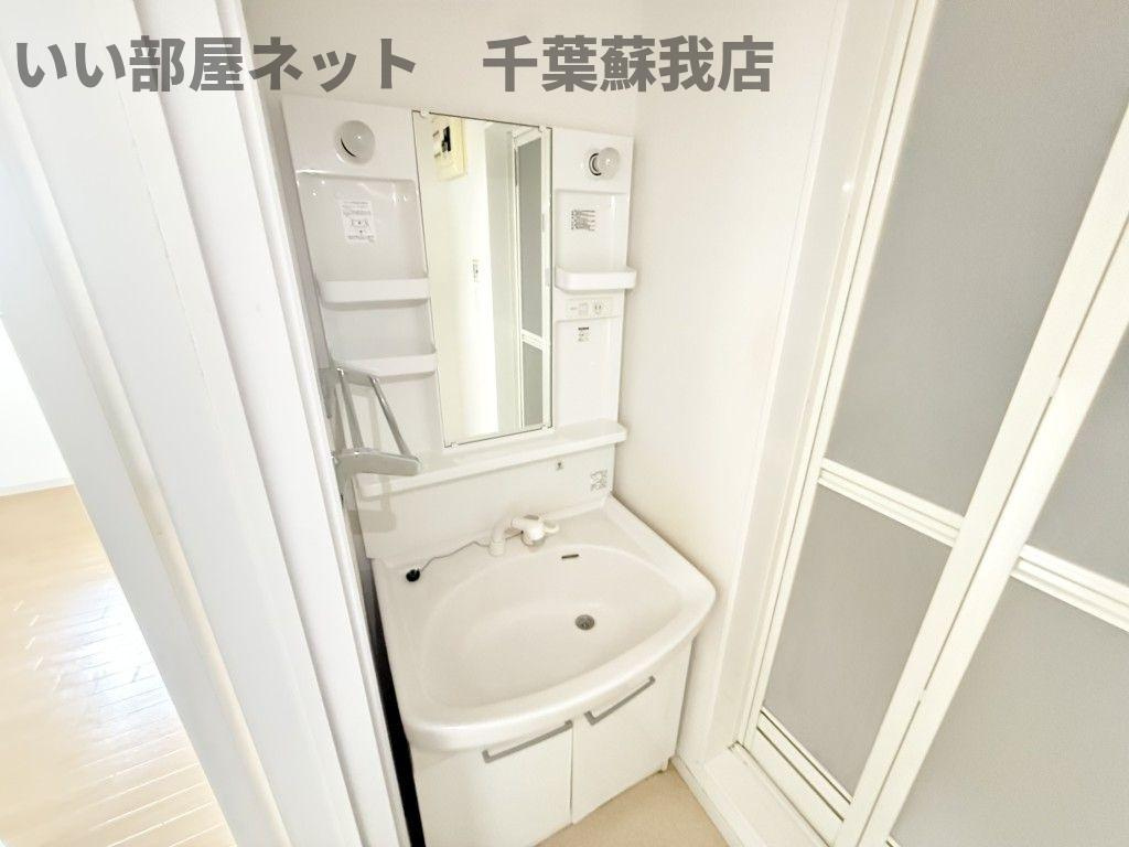 エムティー・パインの洗面所|明るい洗面所です