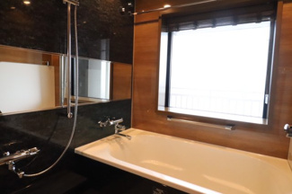 【その他共用部分】 | クレヴィアタワー大阪本町 | 【ゲストルーム】優雅なビューバス付き！ゲストにゆっくりと羽を伸ばしてもらえます。