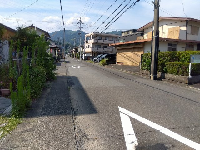 売土地　静岡市清水区梅ヶ谷の前面道路含む現地写真