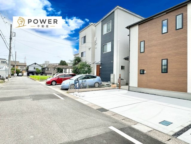 ハートフルタウン　刈谷市築地町２期の前面道路含む現地写真|十分な幅が確保されており、車の出し入れもスムーズ。お子様の送り迎えなど、日常の動作も快適に行えます。									
									