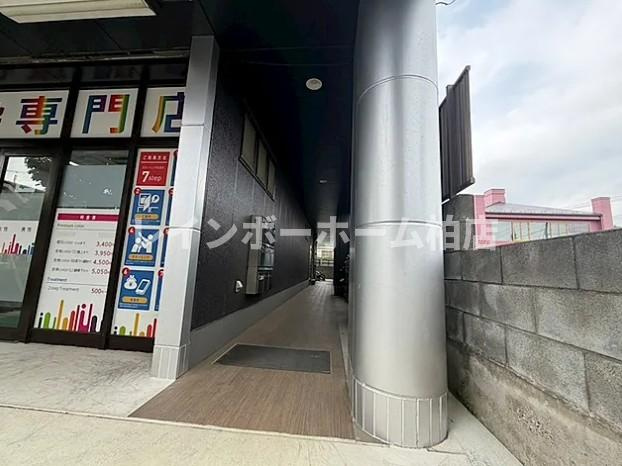 特典：仲介手数料が無料です!!のエントランス