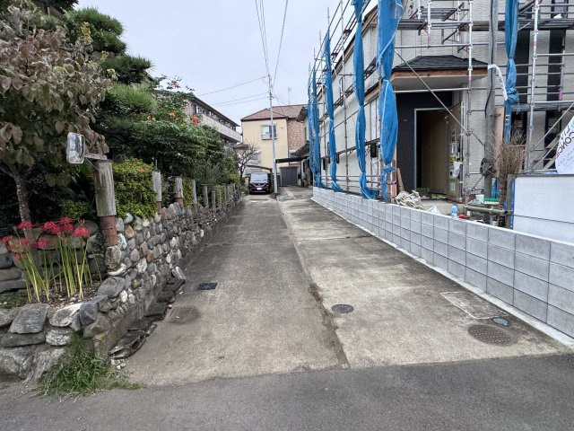 松戸市串崎新田新築戸建の前面道路含む現地写真|北側隣地通路