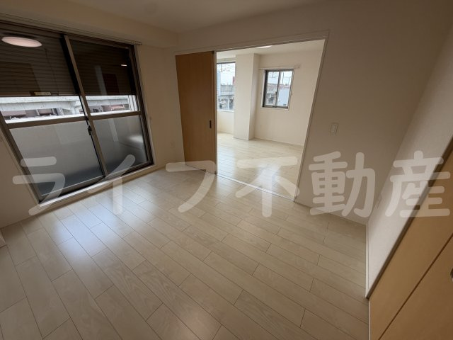 グランディールの内装|明るい室内です