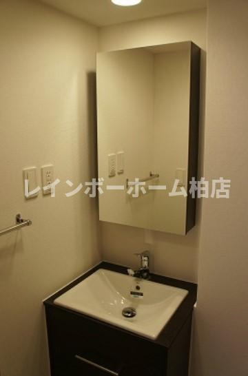 柏市十余二の賃貸マンションの洗面所|ゆったりとスペースのある洗面所