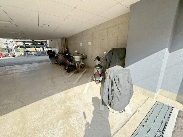 エステムコート新大阪Ⅳパークフロントの駐車場