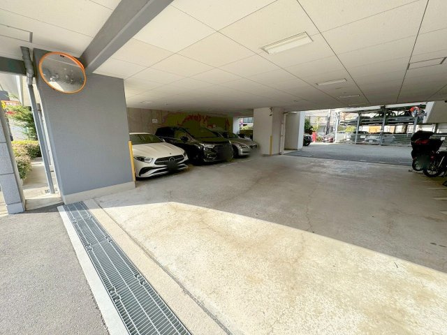 エステムコート新大阪Ⅳパークフロントの駐車場