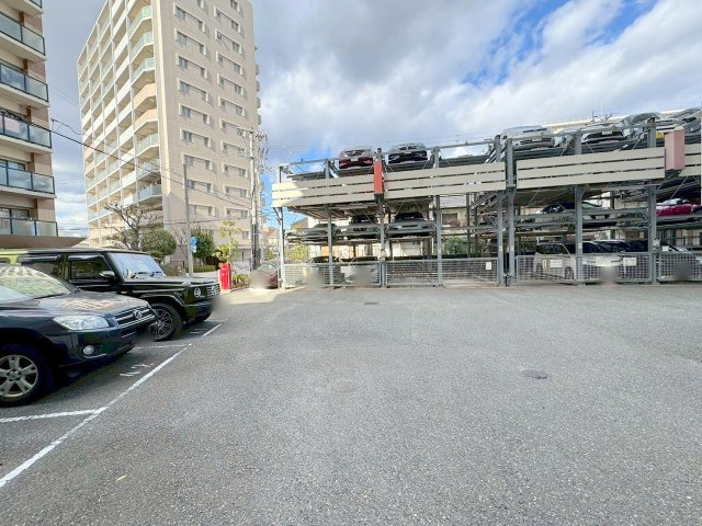 エステムコート新大阪Ⅳパークフロントの駐車場