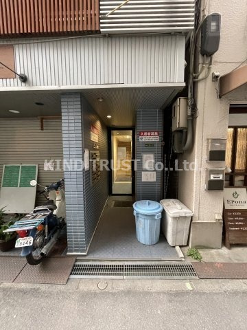 EXIT13のエントランス|ゆとりのあるエントランスです