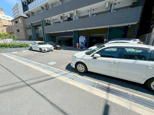 エステムコート新大阪13ニスタの駐車場