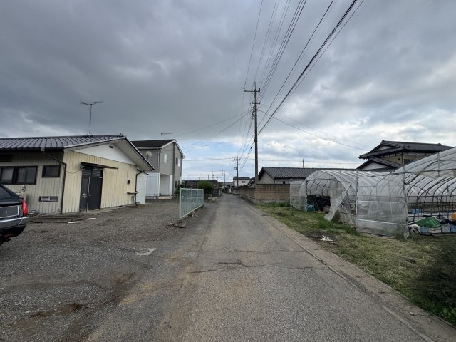 -三丁目不動産-　太田市新道町　更地渡しの前面道路含む現地写真