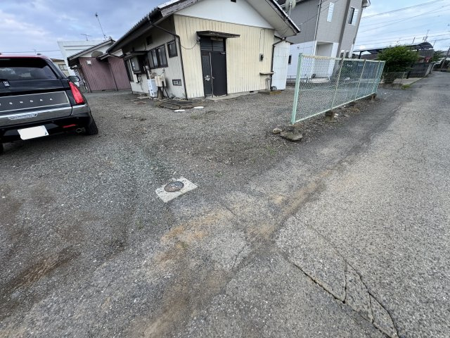-三丁目不動産-　太田市新道町　更地渡しの前面道路含む現地写真