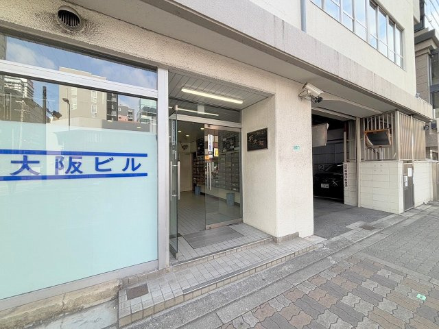 フルーレ新大阪ビルのエントランス