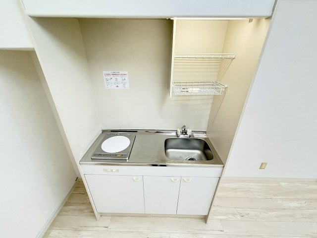 フルーレ新大阪ビルのキッチン