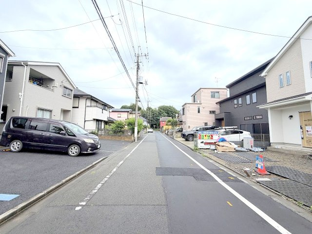 福生市南田園2丁目　新築戸建の前面道路含む現地写真