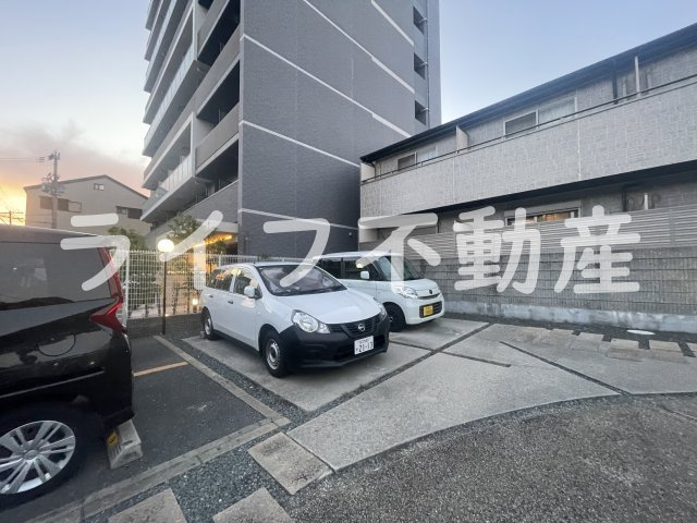 アクティ中本　仲介手数料無料の駐車場|車をお持ちの方に嬉しい駐車場付きの物件です