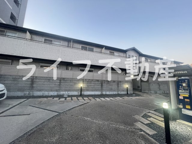 アクティ中本　仲介手数料無料の駐車場|車をお持ちの方に嬉しい駐車場付きの物件です