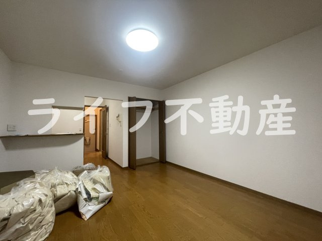 アクティ中本　仲介手数料無料の居間・リビング|ゆったりとしたリビングです