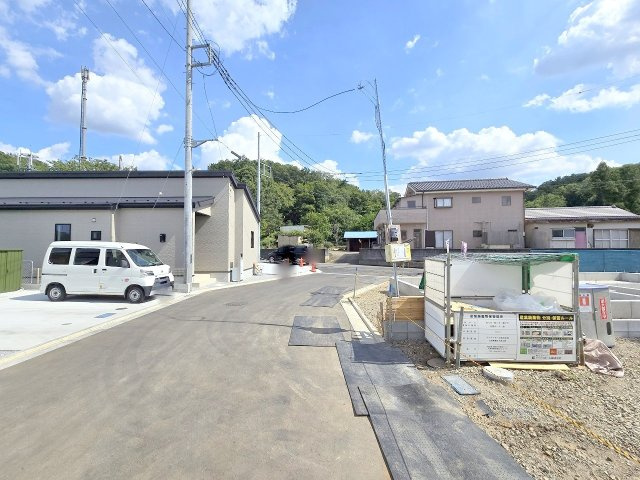 瑞穂町高根　第1期　新築平屋　全6棟　1号棟の前面道路含む現地写真