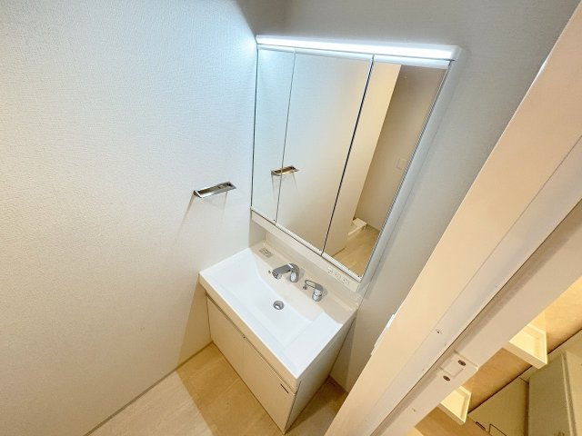 新大阪ファミール東館の独立洗面台
