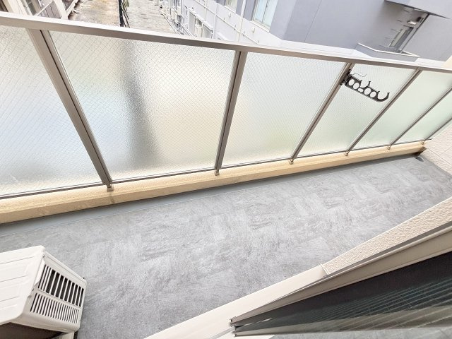 新大阪ファミール東館のバルコニー
