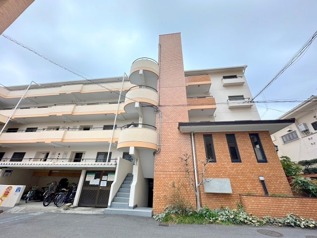 新大阪ファミール東館の外観