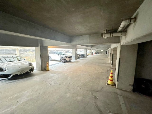 新大阪ファミール東館の駐車場