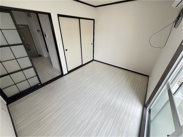 メゾン岡町の洋室