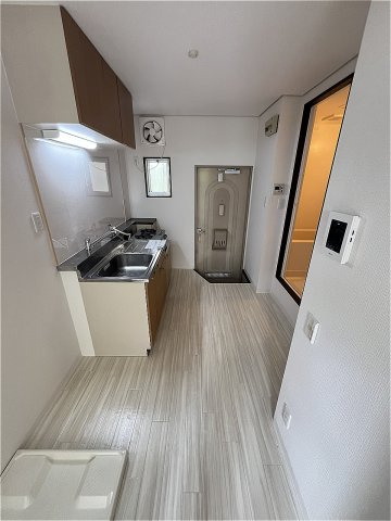 メゾン岡町の居間・リビング