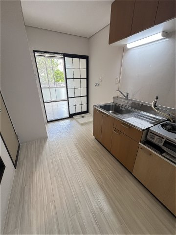 メゾン岡町の居間・リビング