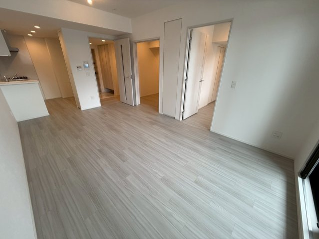 Brillia Tower 箕面船場 TOP OF THE HILLの居間・リビング