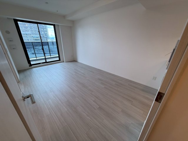 Brillia Tower 箕面船場 TOP OF THE HILLの居間・リビング