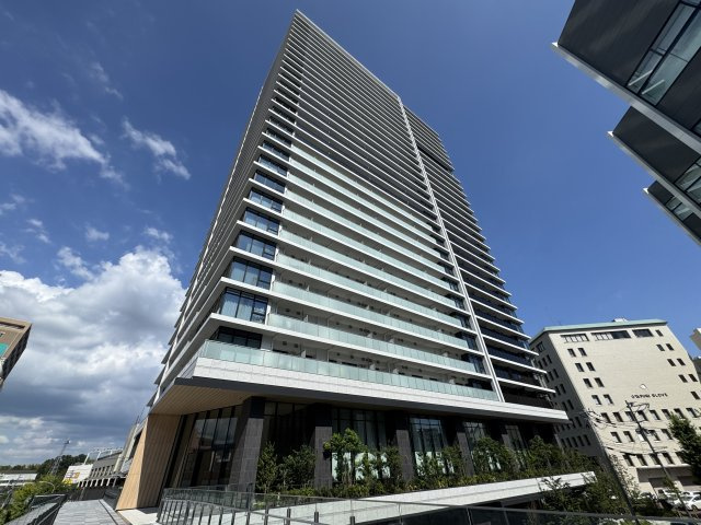 Brillia Tower 箕面船場 TOP OF THE HILLの外観