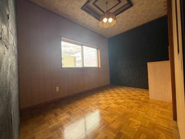 東住吉区住道矢田８丁目の洋室|落ち着いた雰囲気の洋室。寝室やワークスペースとしても使いやすい一室です。
