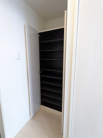 ハーモニーテラス石田町の玄関|シューズボックス