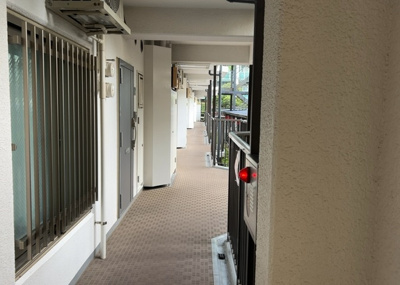 【その他共用部分】 | 相模大野ハイライズ | 全部委託管理により良好な状態が維持されている共用部分です。廊下や階段などの共用スペースは定期的に清掃されており、居住者様全員が快適に使用できるよう管理組合による適切な運用がなされています。