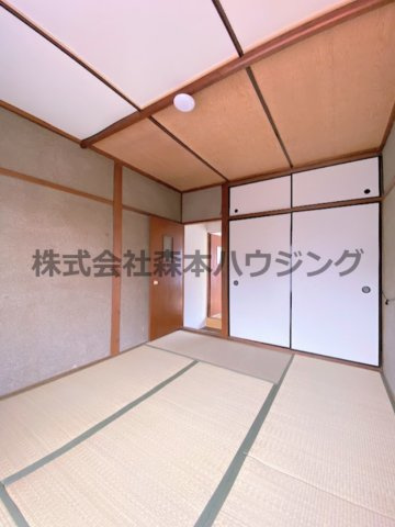 【和室】 | 　大東市北条7丁目14-2テラスハウス東 | 柔らかい畳が心地よい和室
2階