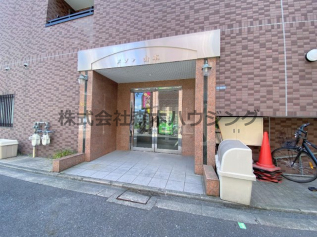 【エントランス】 | 　メゾン山本 | ゆとりのあるエントランスです