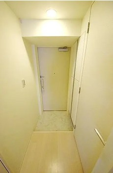 中央区日本橋大伝馬町の賃貸マンションの玄関
