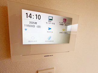 来客者の顔が分かるモニター付き！